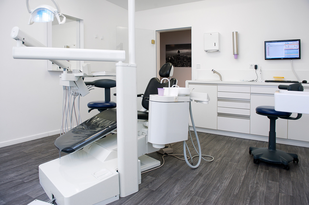 Behandlungszimmer der Praxis Lumodent Dr. Schmidt Behandlungszimmer der Praxis Lumodent Dr. Schmidt